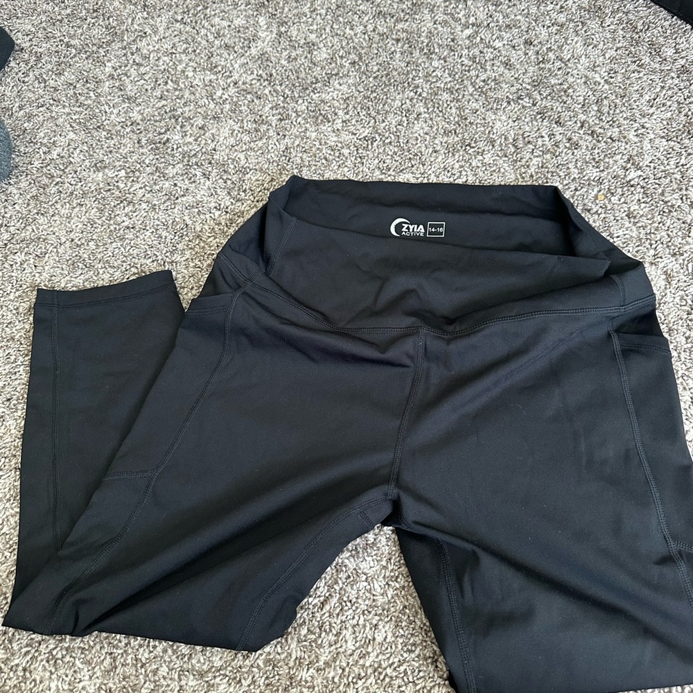 Black Pocket Brilliant Hi-Rise Capri 20" (14-16) Zyia